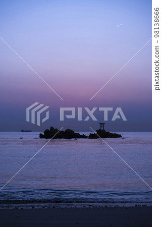 Nata Beach in Kitsuki City, Oita Prefecture before dawn 98138666