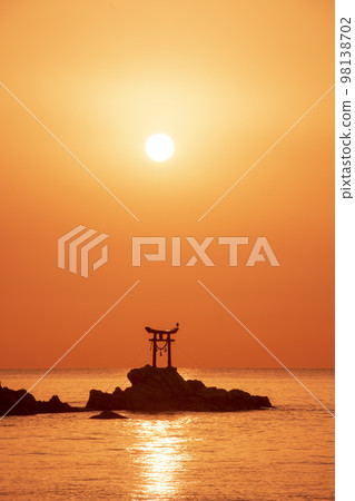 大分縣杵築市納塔海灘的新年日出 98138702