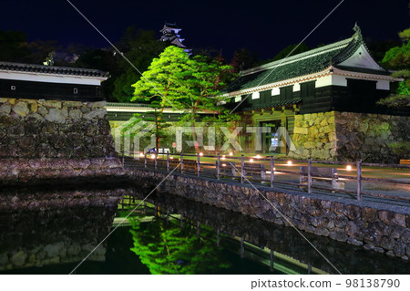 [高知縣]發光的城堡塔樓和大手門 98138790