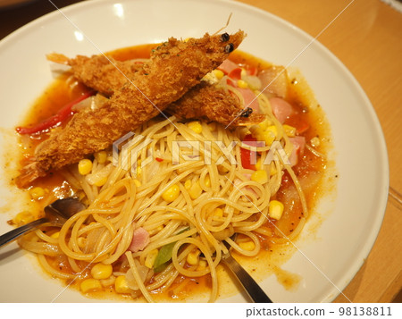 Fried shrimp sauce pasta 1 98138811