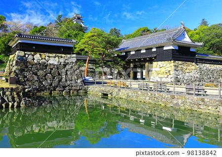 [Kochi Prefecture] Symmetrical Kochi Castle Tower and Otemon Gate 98138842