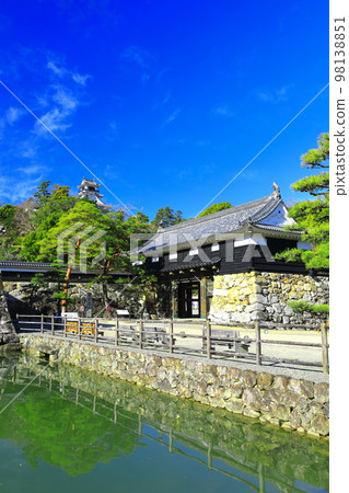 [Kochi Prefecture] Symmetrical Kochi Castle Tower and Otemon Gate 98138851