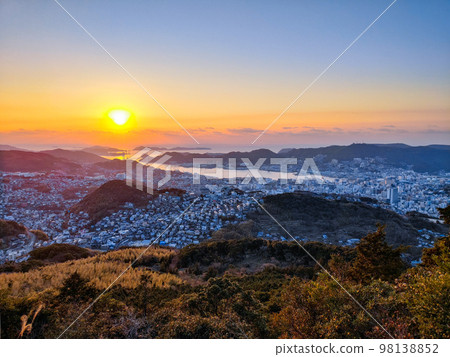 Nagasaki city, evening view 98138852