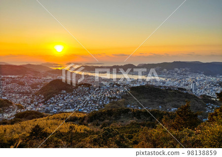 Nagasaki city, evening view 98138859