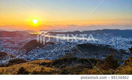 Nagasaki city, evening view 98138862