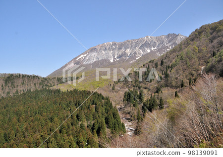 從鍵掛嶺眺望大山[鳥取縣甲府町] 98139091