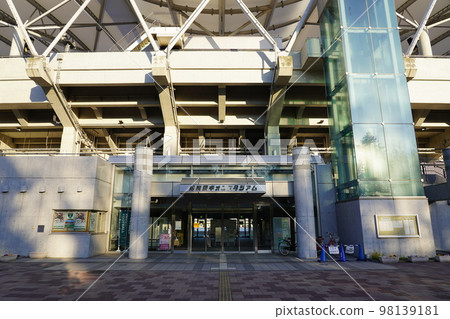 黃昏時的相模原麻見藏公園球場外觀 黃昏時的相模原麻見藏公園球場外觀 98139181