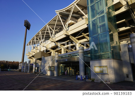黃昏時的相模原麻見藏公園球場外觀 黃昏時的相模原麻見藏公園球場外觀 98139183