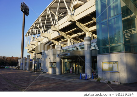 黃昏時的相模原麻見藏公園球場外觀 黃昏時的相模原麻見藏公園球場外觀 98139184