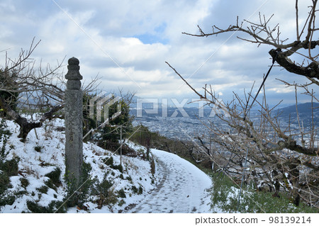 高野山町石道（雪）、百草山町石野【和歌山縣久藤山町】 98139214
