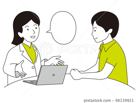 一個穿白大褂的女人用電腦和一個男人說話 98139921