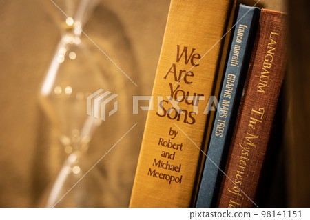 Bookshelves and books antique image material picture Bookshelves and books antique image material picture 98141151