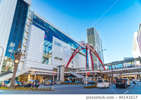 Tachikawa Station North Exit Rotary in front of the station 98141617