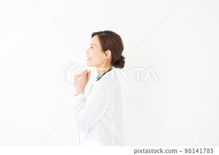 Female doctor standing on white background 98141785