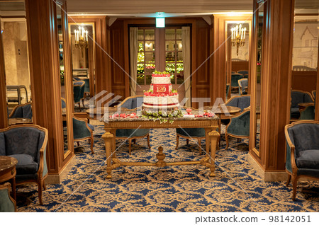 A large cake placed in the center of the lounge A large cake placed in the center of the lounge 98142051