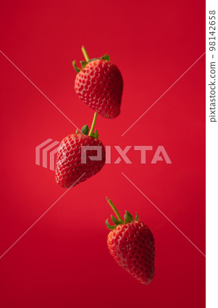 Strawberry  98142658