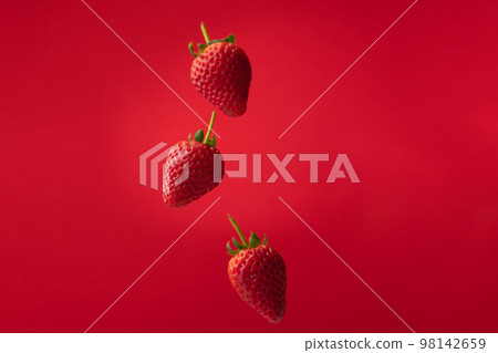 Strawberry Strawberry 98142659