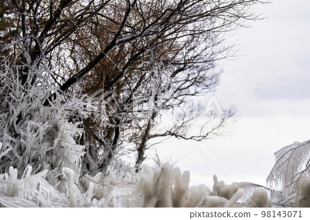 Lake Inawashiro in winter, splashing ice, Inawashiro Town, Fukushima Prefecture Lake Inawashiro in winter, splashing ice, Inawashiro Town, Fukushima Prefecture 98143071