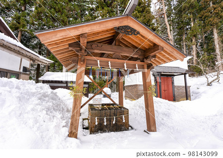 福島縣豬苗代町手水屋冬天的土津神社 福島縣豬苗代町手水屋冬天的土津神社 98143099