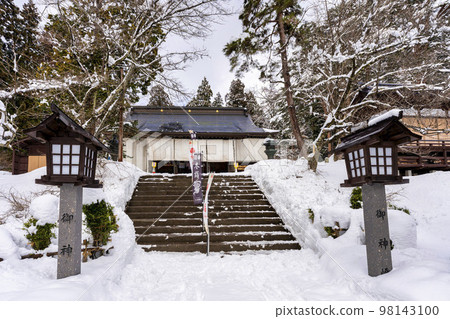 福島縣豬苗代町冬天的土津神社、本社和參道 98143100