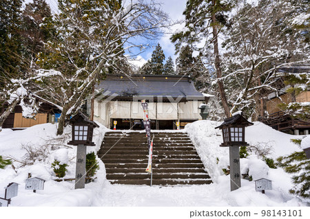 福島縣豬苗代町冬天的土津神社、本社和參道 98143101