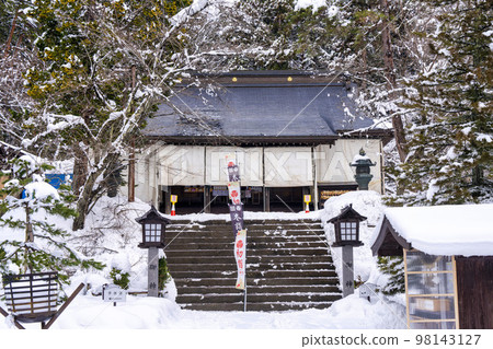 福島縣豬苗代町冬天的土津神社、本社和參道 福島縣豬苗代町冬天的土津神社、本社和參道 98143127