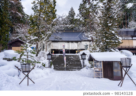 福島縣豬苗代町冬天的土津神社、本社和參道 福島縣豬苗代町冬天的土津神社、本社和參道 98143128