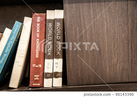 Bookshelves and books antique image material picture 98143390