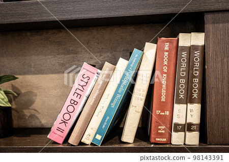 Bookshelves and books antique image material picture 98143391
