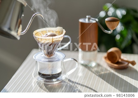 Coffee coffee hand drip HARIO V60 extraction steam white stripe 98143806