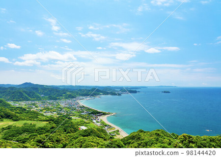 Chiba Prefecture Blue Sky and Blue Sea Boso Peninsula (View from Mt. Nokogiri) 98144420