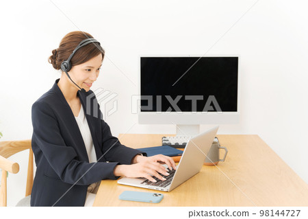 A woman of a telephone operator A woman of a telephone operator 98144727