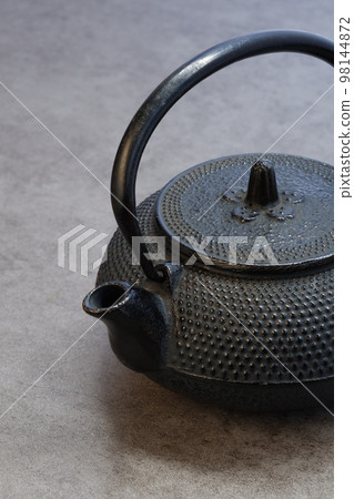 被設計成茶具的鐵壺 被設計成茶具的鐵壺 98144872