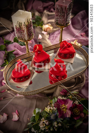 Ispahan macaron cake Ispahan macaron cake 98145683