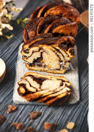 Babka cake with chocolate 98145978
