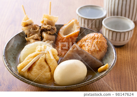 溫暖的關東煮和日本清酒 98147624