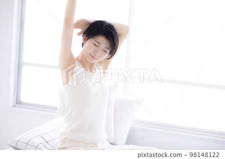 Lifestyle young woman stretching Lifestyle young woman stretching 98148122