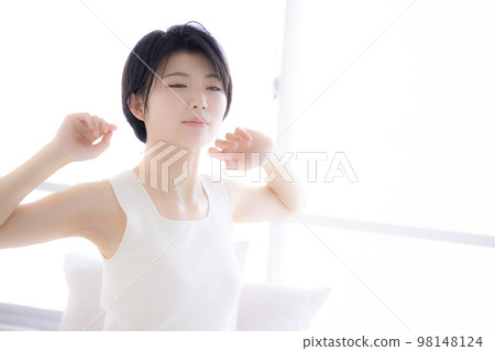 Lifestyle young woman stretching Lifestyle young woman stretching 98148124