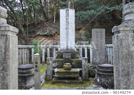 Grave of Kogoro Katsura (Takayoshi Kido) 98149274