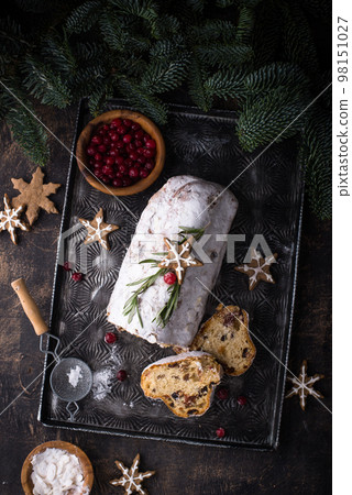 Stollen, traditional festive German Christmas cake 98151027