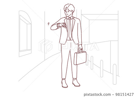 Businessman check time on clock 98151427