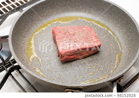 Japanese black beef thigh cooking scene 98152028