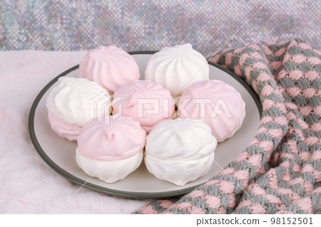 Zefir on plate 98152501