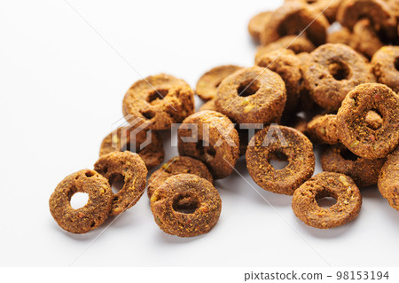 Granules of dry fodder in the shape of a rings. for dogs on a white background. Granules of dry fodder in the shape of a rings. for dogs on a white background. 98153194