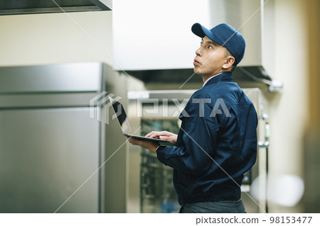 Maintenance personnel inspecting equipment 98153477