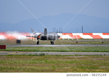Stealth fighter F-35B take off 98155144