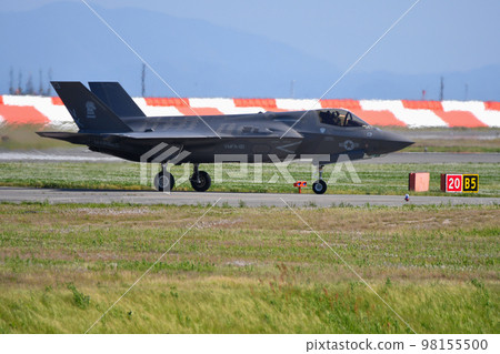 隱形戰鬥機 F-35B 滑行 98155500