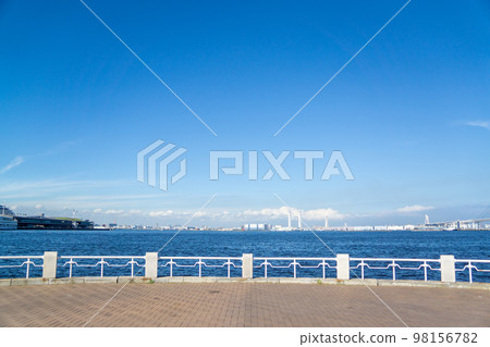 從神奈川縣山下公園眺望大海 98156782