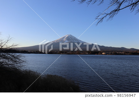 Kawaguchiko and Mt. Fuji 98156947