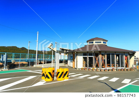 [Tokushima Prefecture] Sunny weather at Awa-Kainan Station (Asa Kaigan Railway DMV) 98157743